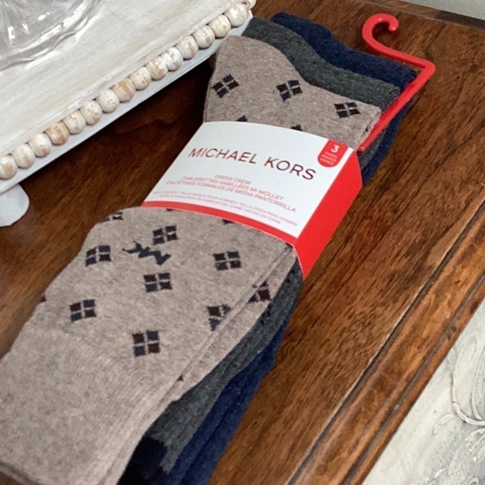 MICHAEL KORS 3-PAIRS-MEN’S dress CREW socks, 🔥NEW, fits shoe size 7-12